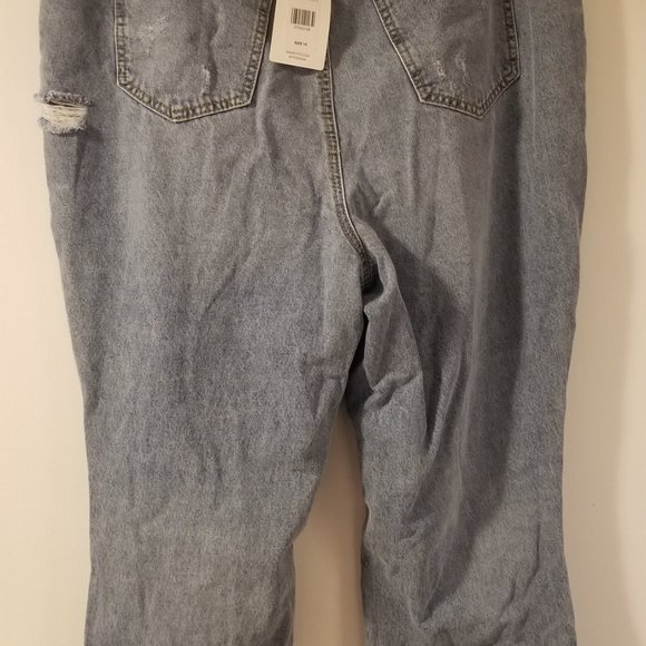 Highwaisted plus mom Jean's. - Picture 2 of 8